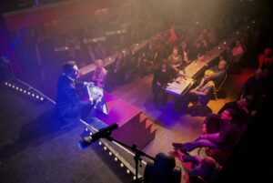 Joe Pequerrucho MindLeader Magic Mystery Entertainer Rotterdam Bedrijfsfeest Personeelsfeest Evenement Goochelaar Mindfuck Artiest Mentalist